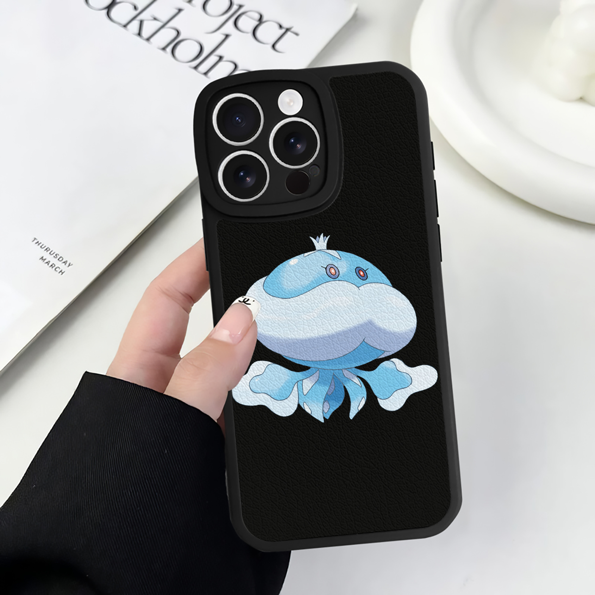 （画像用） ポケットモンスター Pokémon 【iPhone 16シリーズ対応】シリコンスマホケース（レザー調） 材質：シリコン